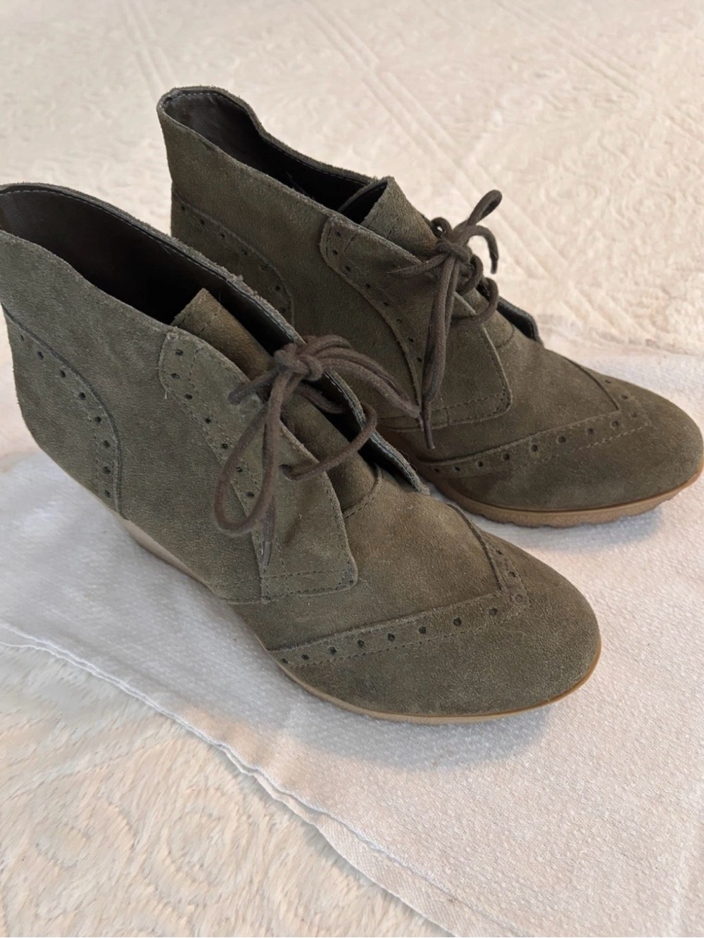 MIA Olive Green Suede Wedge Ankle Boots Womens Lace-Up Size 9 Perforated Casual